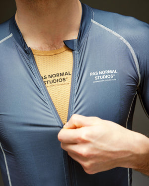 
                  
                    Cargar imagen en el visor de la galería, Sleeveless Baselayer Camel
                  
                
