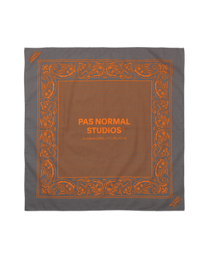 
                  
                    Cargar imagen en el visor de la galería, Off Race Bandana Fossil Grey Bronze
                  
                